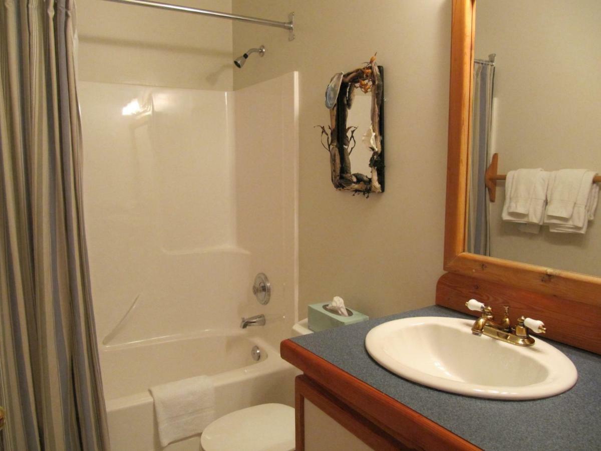 Arbutus Cove Guesthouse Metchosin Екстериор снимка